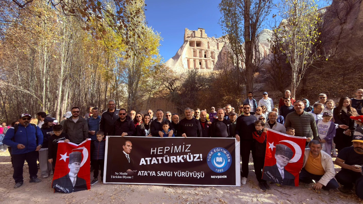 TÜRK EĞİTİM SEN UÇHİSAR KALESİNDEN GÜVERCİNLİK VADİSİNE ATA’YA SAYGI YÜRÜYÜŞÜ GERÇEKLEŞTİRDİ.