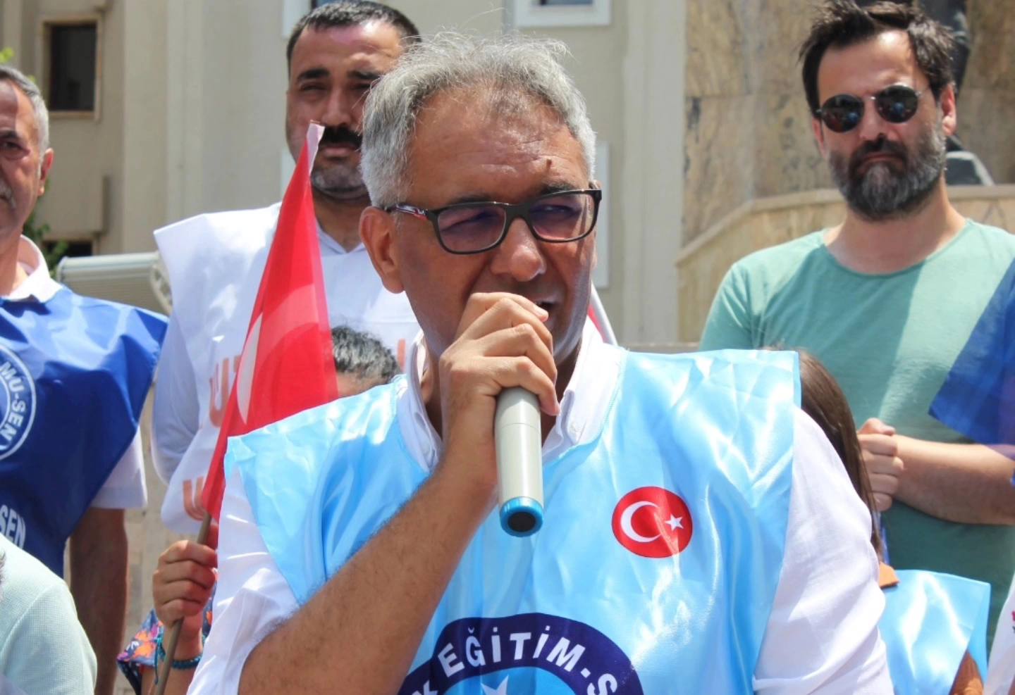 TES. ŞUBE BAŞKANI URGENÇ; ÖĞRETMENLERİMİZE 24 KASIM ÖĞRETMENLER GÜNÜ’NDE BİR MAAŞ İKRAMİYE VERİLMELİDİR.