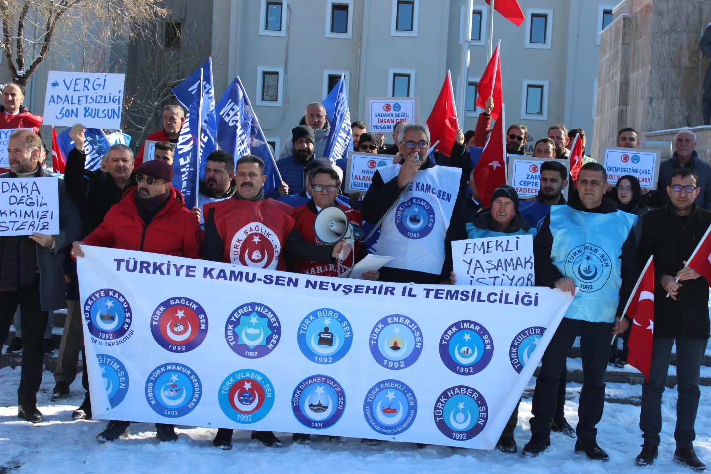 MAAŞ ZAMLARINI PROTESTO ETTİK. TALEPLERİMİZİ YENİLEDİK.