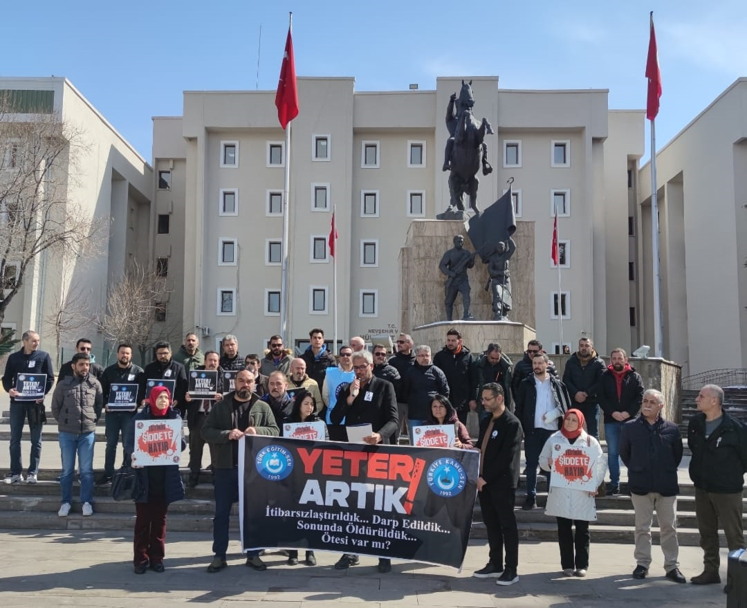 TÜRK EĞİTİM SEN ÖĞRETMENİN VAHŞİCE KATLEDİLMESİNİ PROTESTO ETTİ.