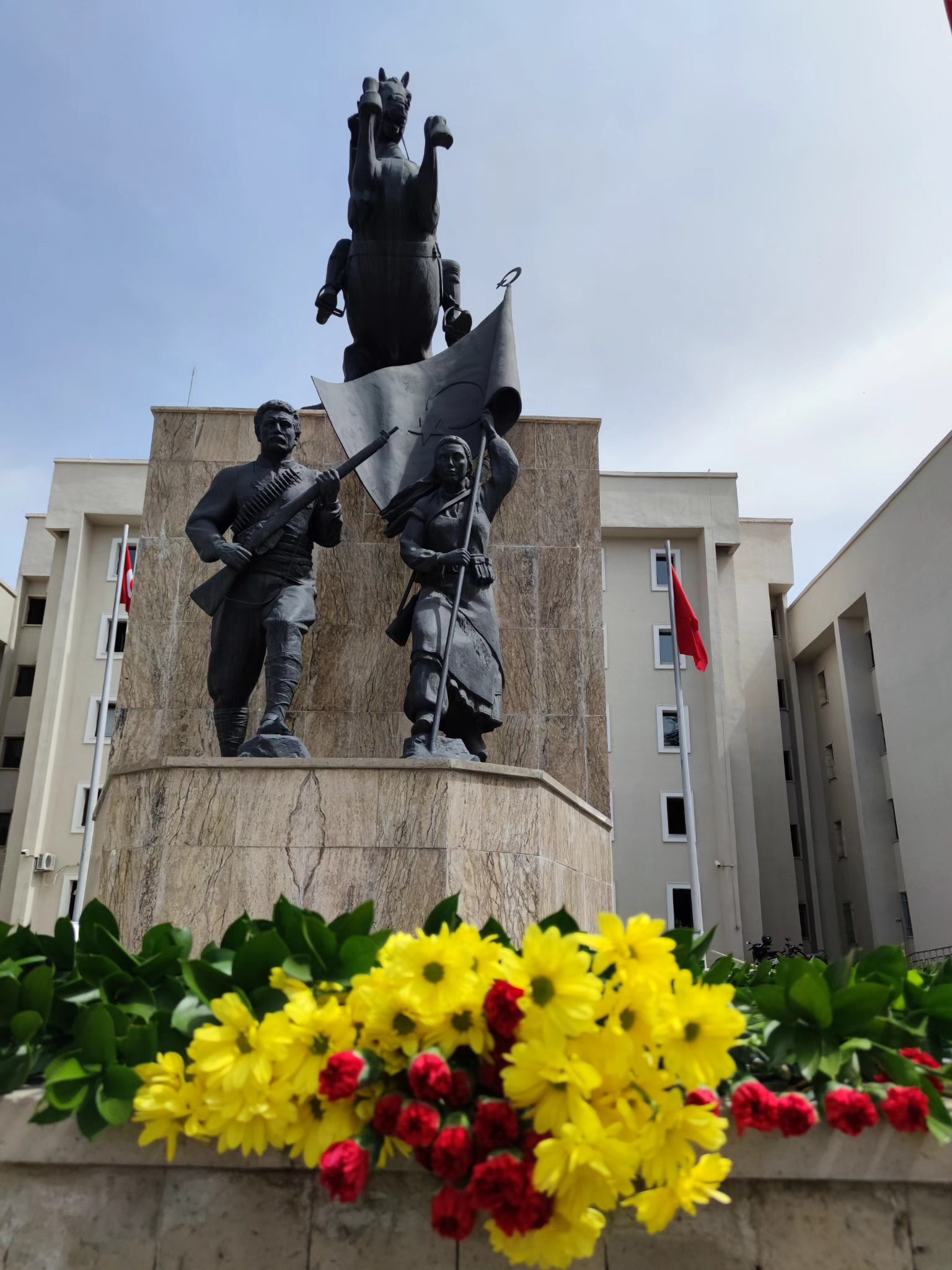 ÖĞRETMENİN İTİBARINA, EĞİTİMİN GELECEĞİNE SAHİP ÇIKAN TÜM EĞİTİM ÇALIŞANLARINA TEŞEKKÜR EDİYORUM.